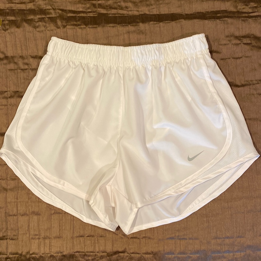 Nike White Dri-Fit running shorts women’s size medium